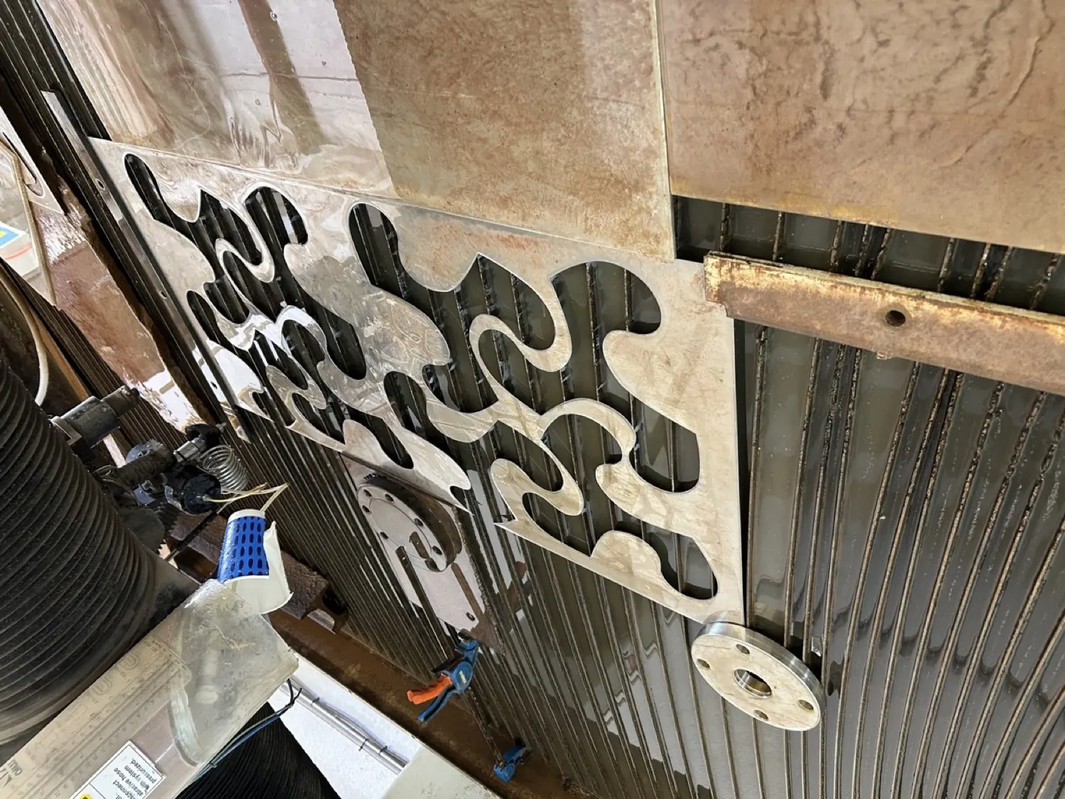 Large flame-pattern design in stone